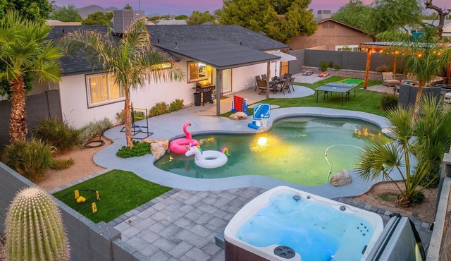 Heated Pool~Hot Tub~Ping Pong~King Bed~Yard Games