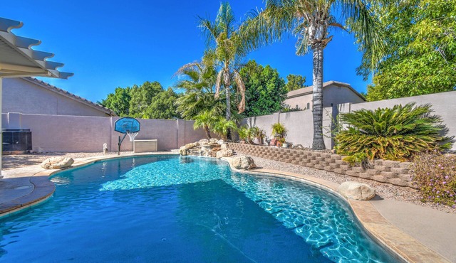 Heated pool, Hot tub, pool table, 4 bedrooms