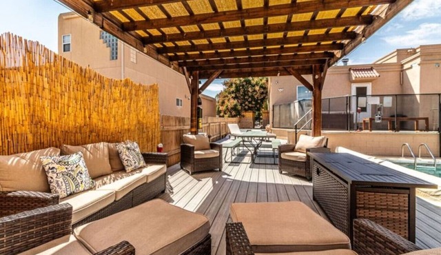 Heated Pool & Hot Tub | Sleeps 11 | Pool Table