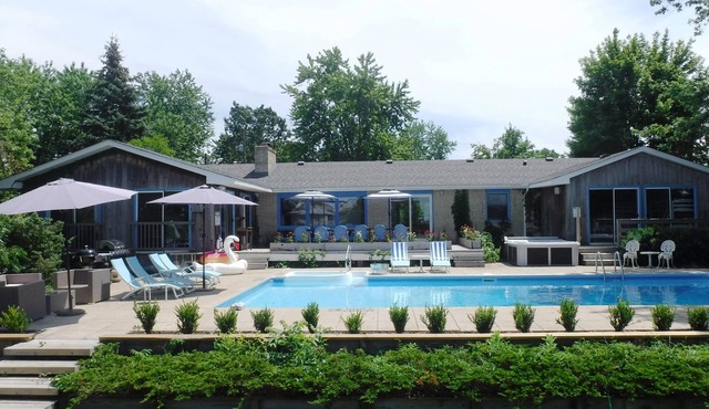 Heated Pool & Hot Tub, Golf Cart, 1 Block to Beach or Golf, 5mins to New Buffalo