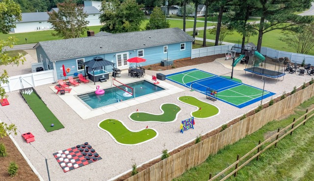 Heated Pool, Hot tub, Epic Kids Room, Pickleball/Basketball, Mini Golf, Fire Pit