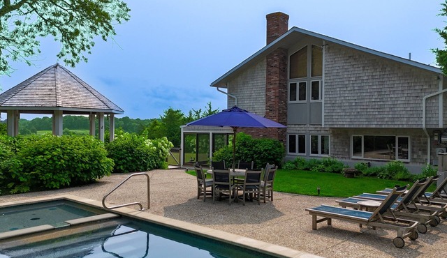 Heated pool & hot tub with pond views in Farm Neck