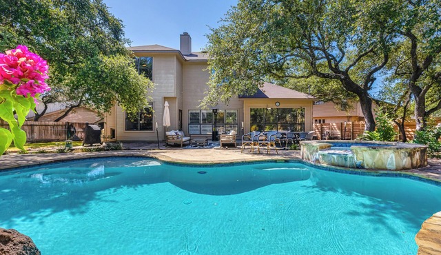 Heated Pool, Hot Tub, Gym, Fenced Outdoor Hangout, Blackstone and Traeger Grills