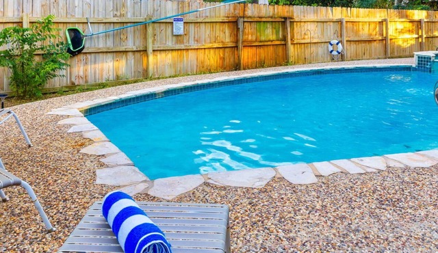 Heated Pool · Hot Tub · Game Room 5BR San Antonio Group Retreat Sleeps 10