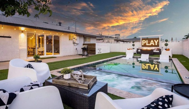 ✴HEATED POOL ✴ HOT TUB ✴ FIRE PIT ✴ OUTDOOR DINING