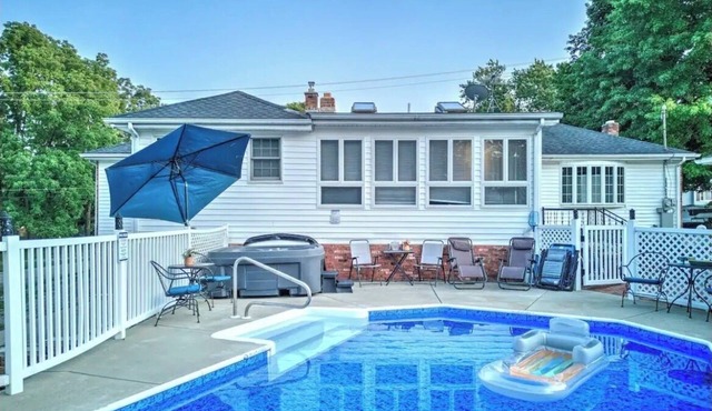 Heated pool/Hot tub villa in Jackson