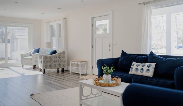 Heated pool in season, 2 blocks to beach, close to playground, golf course