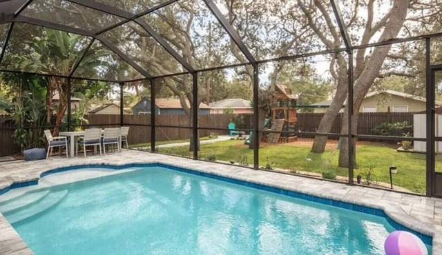 Heated Pool Island Oasis! 2 bedroom/2 bath in the heart of South Tampa.