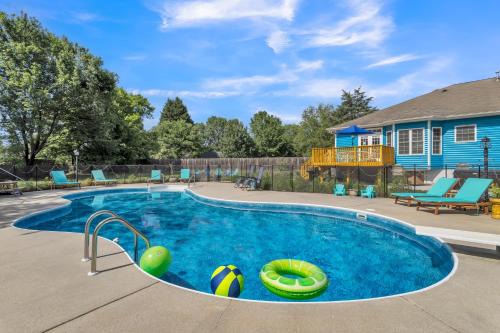 Heated Pool l Indoor Jacuzzi Tubs I Arcade l Outdoor Hot Tub