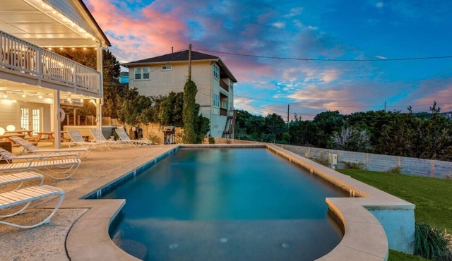 Heated Pool, Lake Travis Bachelorette Pad, Hot Tub & Fun, Foosball!