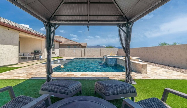 HEATED POOL! Luxe Goodyear Oasis | King Suite | Grill