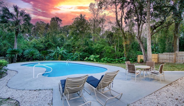 Heated Pool~Luxurious Oasis in Julington Creek~Sleeps 10