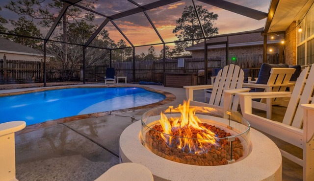 Heated Pool | Minutes to Navarre Beach | 2 Kings