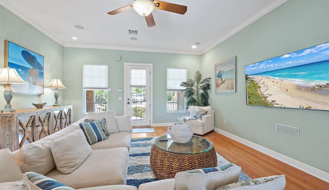 Heated Pool, Minutes to Top Beaches & Downtown