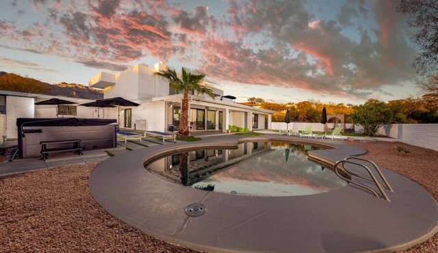 Heated Pool/Mountain Views/Spa/4 BR 3.5 BA