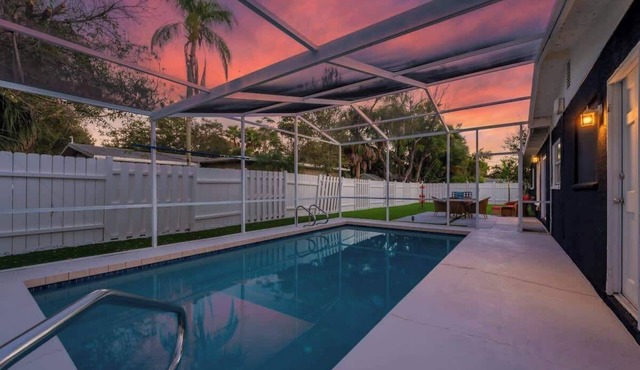 Heated Pool - Near Beach - Outdoor Games for Family - Close to DT