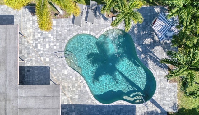 Heated Pool - New Listing-Pool Home- 1/2 block from Beach