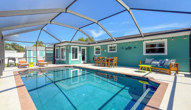 Heated Pool Newly Renovated Close to Beaches