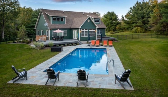 Heated Pool open through October & Hot Tub!