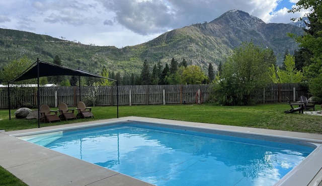 Heated Pool Open!, Hot Tub, Fenced Acre for Dogs, Views, EV Charger
