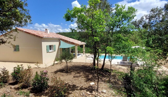 Heated pool & open views in nature