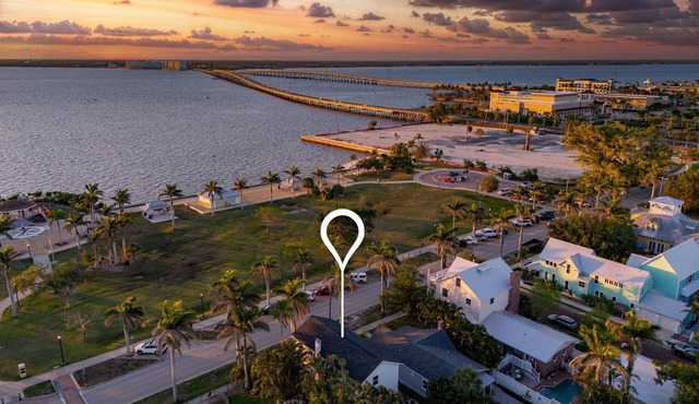 Heated Pool, Outdoor Dining & Grill, Near the Beach - Heart of Punta Gorda - Roelens