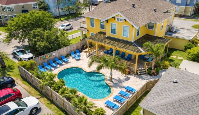 Heated Pool | Outdoor Grilling | Steps to Seawall
