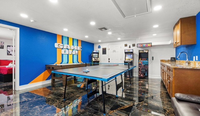 Heated Pool- Outdoor oasis! NEW EPIC ARCADE ROOM! + Fire Pit, Grill, Outdoor TV