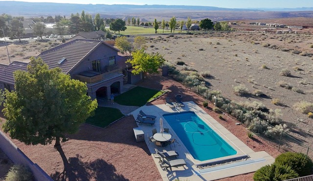 Heated Pool.Panoramic Views 4 Bed 2.5 Ba Central Location