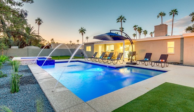 Heated Pool Paradise. Putting Green! Perfecto