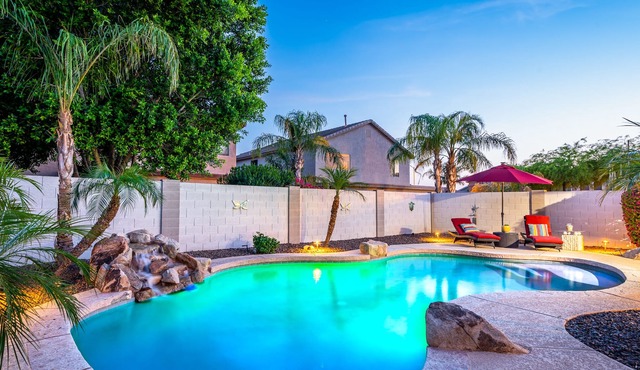 Heated Pool, Pet Friendly, 5bed, Backyard, BBQ, 4 TVs