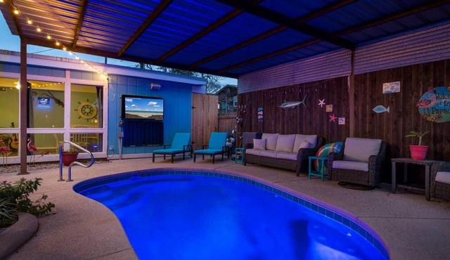 Heated Pool, Pets Friendly Beach Bungalow