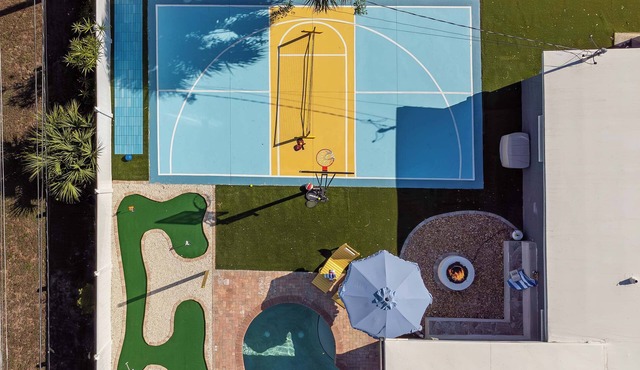 Heated Pool! Pickleball! Fire Pit! Outdoor Theatre