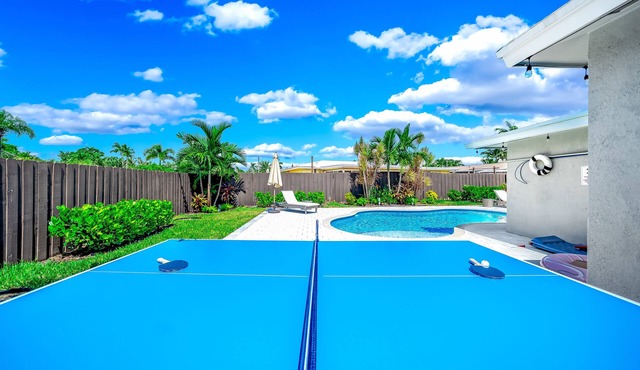 Heated Pool! Ping-Pong+Close To Beach & Shops!