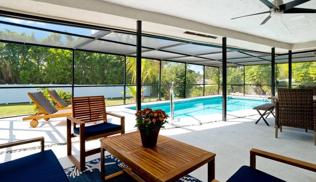 Heated Pool + Ping-Pong + Foosball + 12 min to Beach