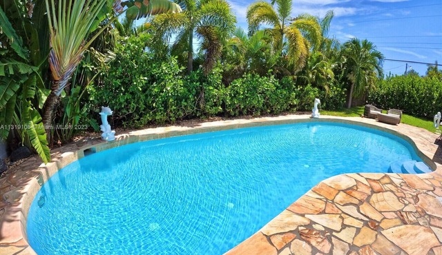 Heated Pool+Ping-Pong Table! Close To Beach!