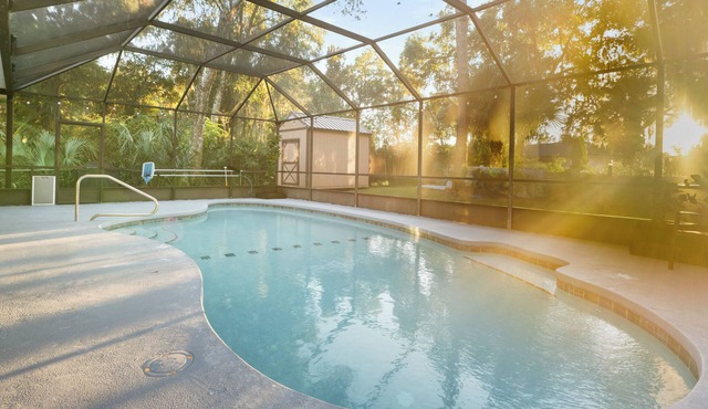 Heated Pool Playful Turtle! 10 min. to beach! Pet Friendly!Lots of Activities