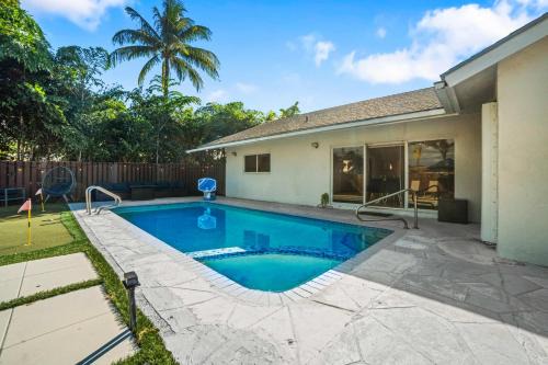 Heated Pool Putting Green 5 min from Beach