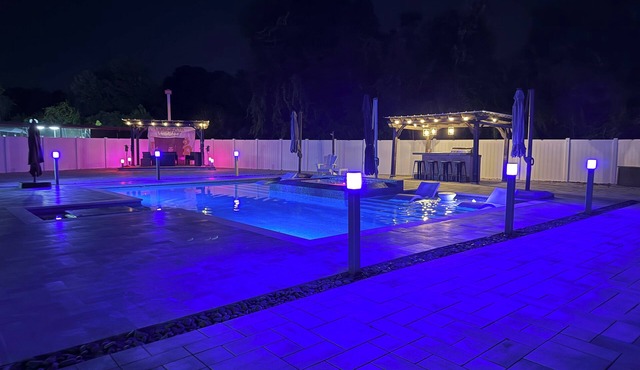 Heated Pool Royale Haven in Tampa n4 bedroom house private resort-style retreat!