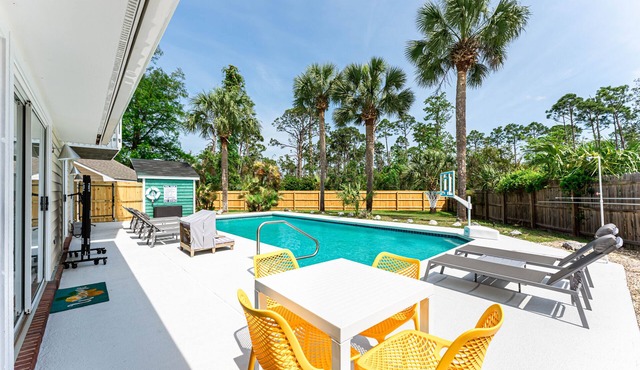Heated Pool, Sauna, Hot Tub, Game Room, 2 Blocks to Beach, Golf Cart, Sleeps 15