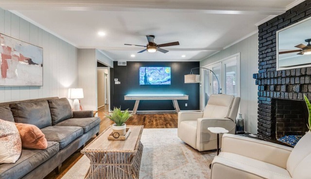 Heated Pool, Shuffleboard, Putting Green, GM RM!