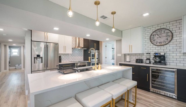 Heated Pool, Sleeps 12, Near Beach, Parkside Oasis