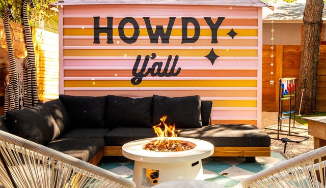 Heated Pool-Sleeps 10-Fire Pit- 2miles Downtown!n