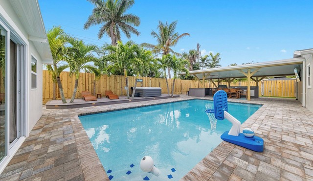 Heated Pool+Spa+BeachWalk+bikes+MiniGolf+beach essentials &toys+Outdoor Kitchen