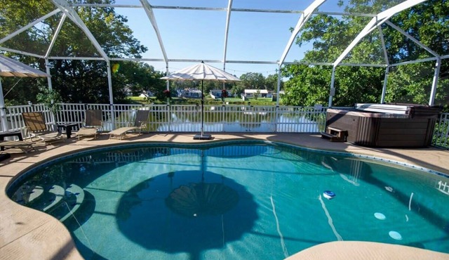 Heated Pool & Spa * Clean & Cozy * Near Beaches