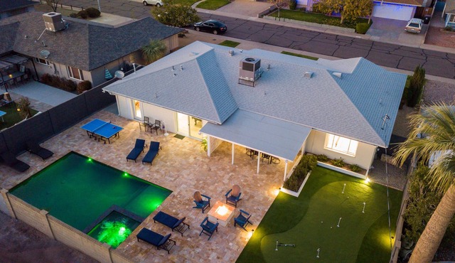 ☆ Heated Pool & Spa! Putting Green! Pool Table! Ping Pong! The Sweet Life ☆