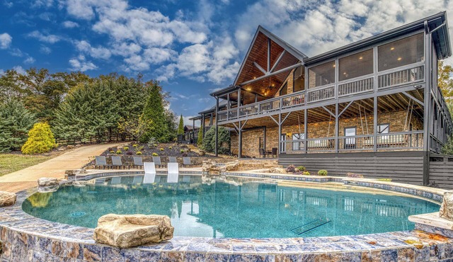 Heated Pool, Spa, Theater & Mountain Views, 6 King en suites – Sleeps 20