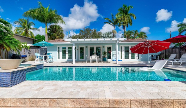 Heated Pool/spa + cable TV! Centrally Located.Beach+DWTN FTL+Hard Rock Casino