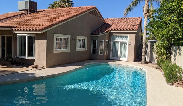 Heated Pool - Spacious, Cheerful Home 5br/3bath