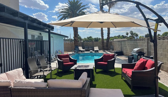 HEATED Pool, Spacious home 7 MIN to airport*